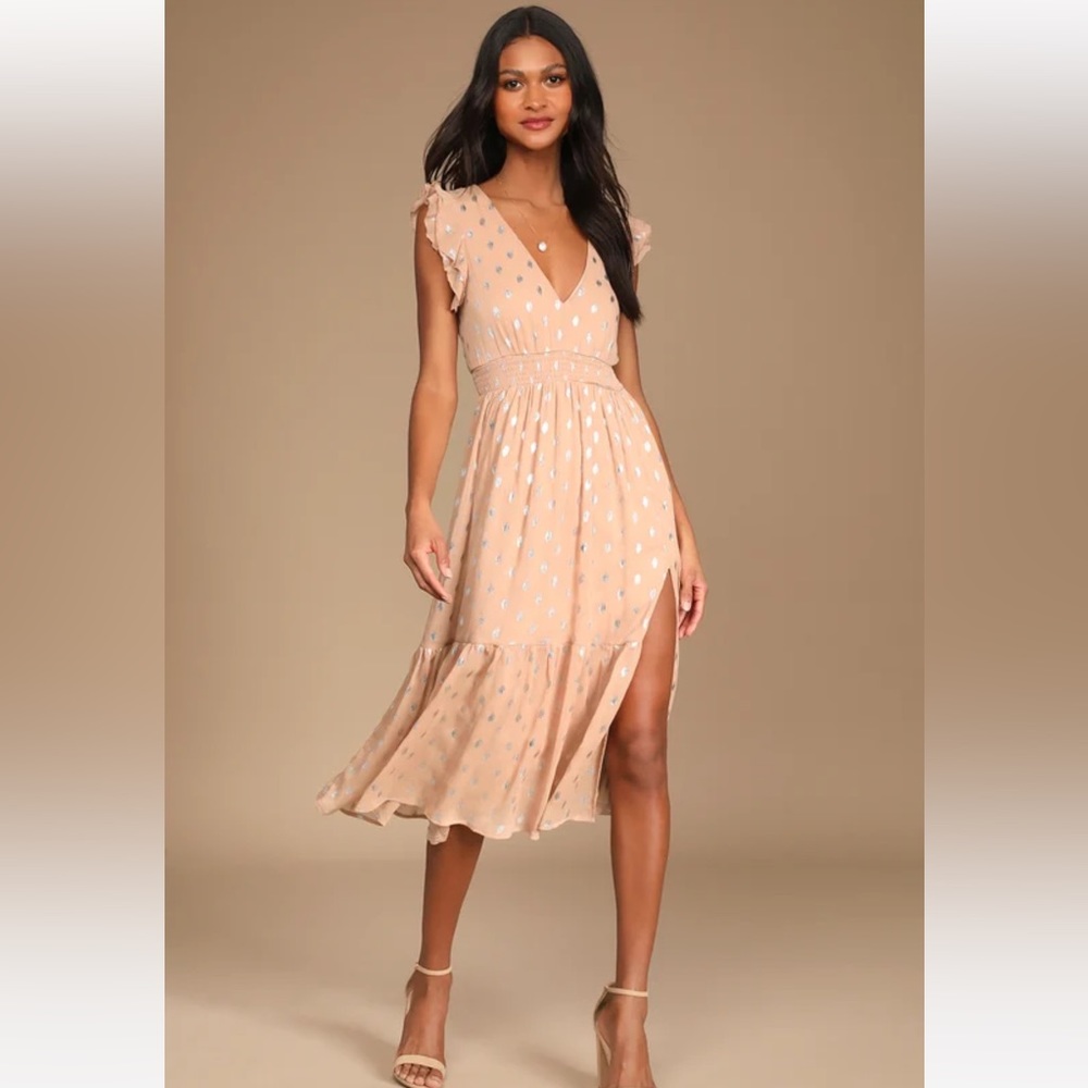 NWT Lulu’s Tired Ruffled Midi-Dress.